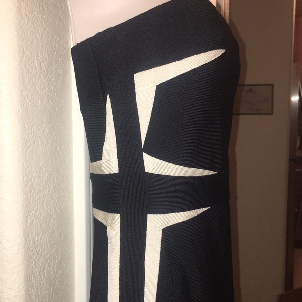 HERVE LEGER SIZE M BLACK WITH HINT OF WHITE - Picture 3 of 15